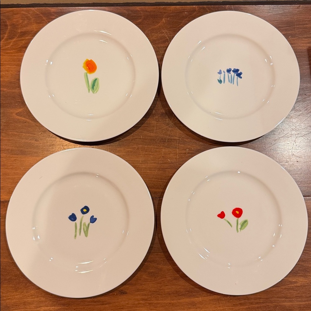 NEW Crate&Barrel Anna’a Artistry Floral Flowers 8 1/2” Plates Set of 4 Salad EXC